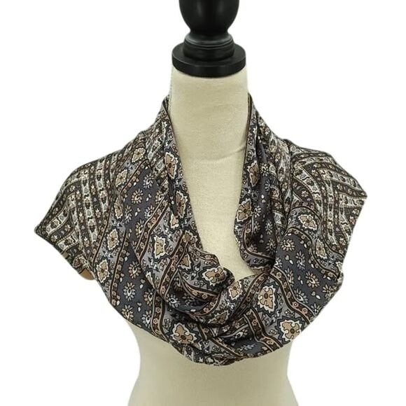 Luxurious Vince Camuto Paisley Silk Scarf - Picture 1 of 7
